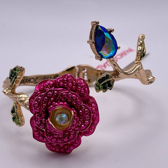 Betsey Johnson Rose Flower Faceted Crystal Hinged Bangle Bracelet Gold Tone NEW - Picture 6 of 9